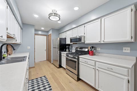 Tiny photo for 5 W Pheasant Trail #05, Lake In The Hills, IL 60156 (MLS # 12711721)