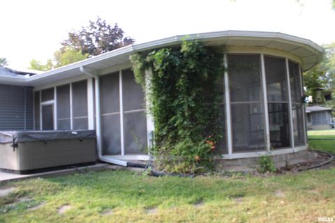 Tiny photo for 2610 31ST Street, Moline, IL 61265 (MLS # QC4267977)