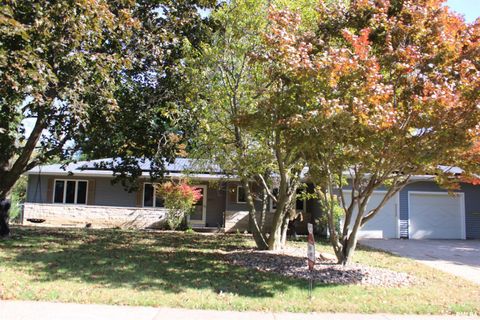 Photo of 2610 31ST Street, Moline, IL 61265 (MLS # QC4267977)