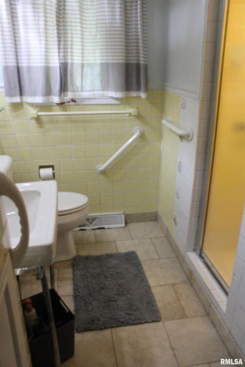 Tiny photo for 2610 31ST Street, Moline, IL 61265 (MLS # QC4267977)