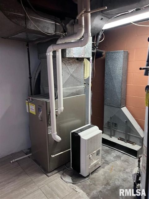 Tiny photo for 2610 31ST Street, Moline, IL 61265 (MLS # QC4267977)