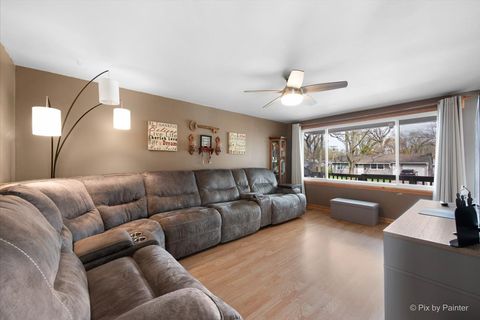 Tiny photo for 6054 HAMPTON Drive, Carpentersville, IL 60110 (MLS # 12618199)