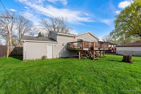 Tiny photo for 6054 HAMPTON Drive, Carpentersville, IL 60110 (MLS # 12618199)