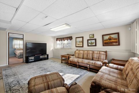 Tiny photo for 6054 HAMPTON Drive, Carpentersville, IL 60110 (MLS # 12618199)