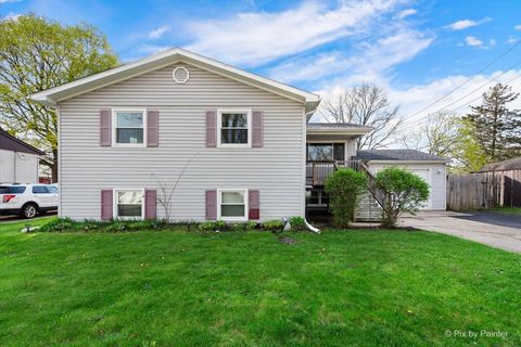 Tiny photo for 6054 HAMPTON Drive, Carpentersville, IL 60110 (MLS # 12618199)