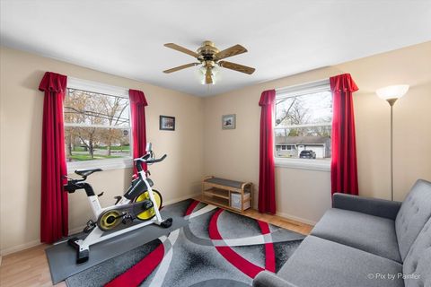 Tiny photo for 6054 HAMPTON Drive, Carpentersville, IL 60110 (MLS # 12618199)