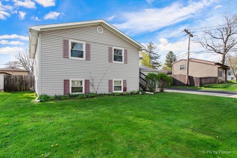 Tiny photo for 6054 HAMPTON Drive, Carpentersville, IL 60110 (MLS # 12618199)