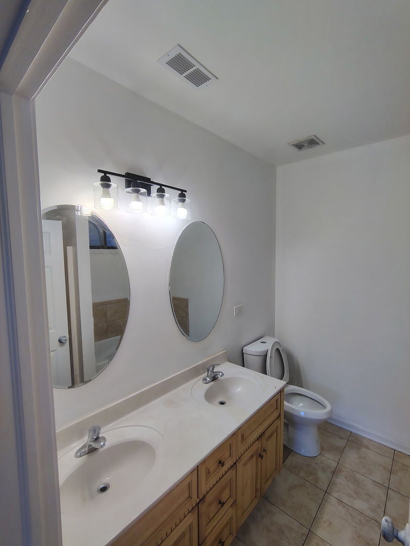 957 W 51st Street