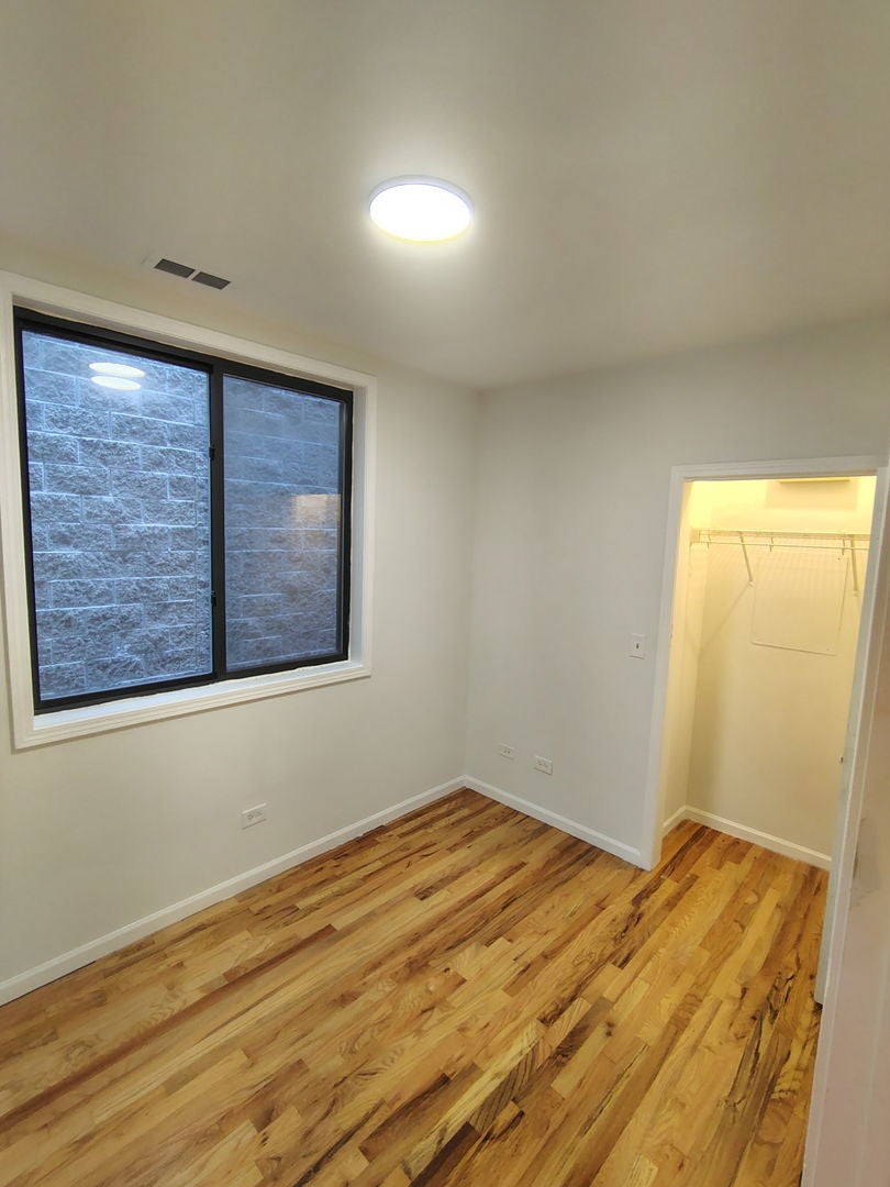 957 W 51st Street