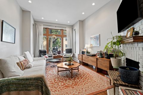 Tiny photo for 4004 N Clarendon Avenue #1, Chicago, IL 60613 (MLS # 12506526)