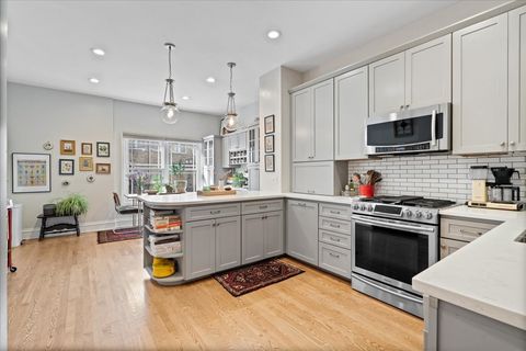 Tiny photo for 4004 N Clarendon Avenue #1, Chicago, IL 60613 (MLS # 12506526)