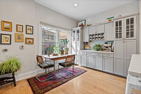 Tiny photo for 4004 N Clarendon Avenue #1, Chicago, IL 60613 (MLS # 12506526)