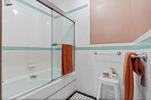 Tiny photo for 4004 N Clarendon Avenue #1, Chicago, IL 60613 (MLS # 12506526)