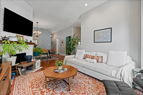 Tiny photo for 4004 N Clarendon Avenue #1, Chicago, IL 60613 (MLS # 12506526)