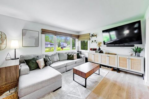 Tiny photo for 9 Johnathan Road, Lake Zurich, IL 60047 (MLS # 12631896)