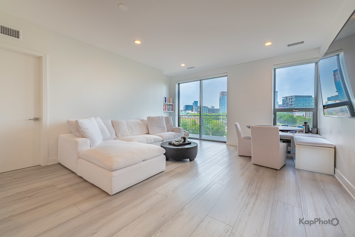 859 W Erie Street 506