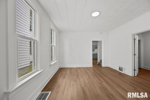 Tiny photo for 2025 W 3RD Street, Davenport, IA 52802 (MLS # 12561696)