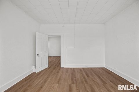 Tiny photo for 2025 W 3RD Street, Davenport, IA 52802 (MLS # 12561696)