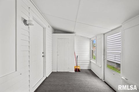 Tiny photo for 2025 W 3RD Street, Davenport, IA 52802 (MLS # 12561696)