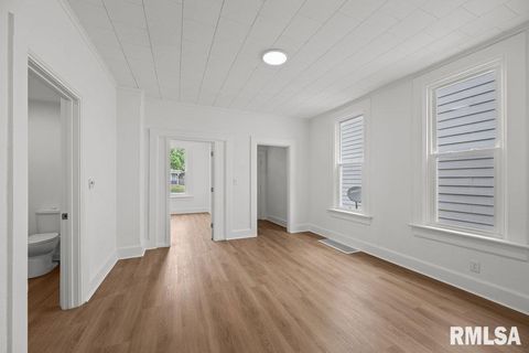 Tiny photo for 2025 W 3RD Street, Davenport, IA 52802 (MLS # 12561696)