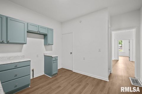 Tiny photo for 2025 W 3RD Street, Davenport, IA 52802 (MLS # 12561696)