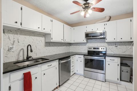 Tiny photo for 190 S Wood Dale Road #1107, Wood Dale, IL 60191 (MLS # 12523287)