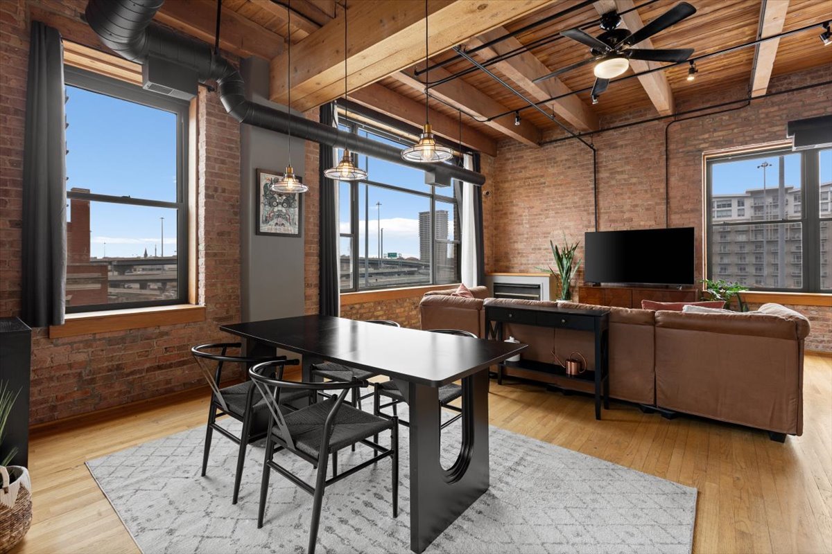 701 W Jackson Boulevard 307