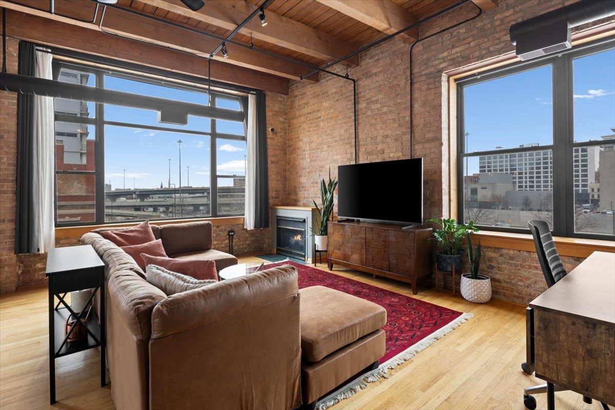 701 W Jackson Boulevard 307