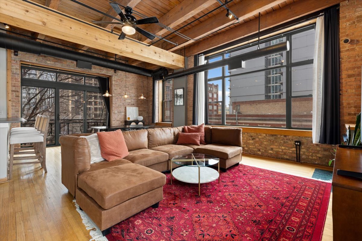 701 W Jackson Boulevard 307