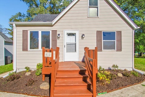 Photo of 412 Fairfield Drive, Island Lake, IL 60042 (MLS # 12793330)