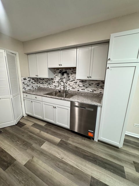 Tiny photo for 1303 Kingsbury Drive #B, Hanover Park, IL 60133 (MLS # 12770210)