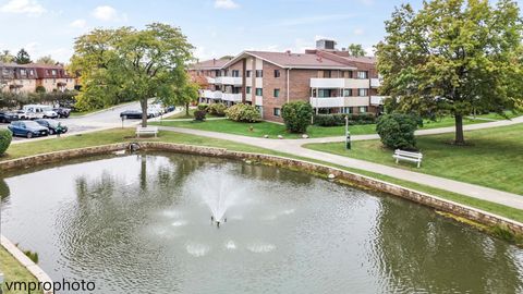 Photo of 1000 Bayside Drive #212, Palatine, IL 60074 (MLS # 12489599)
