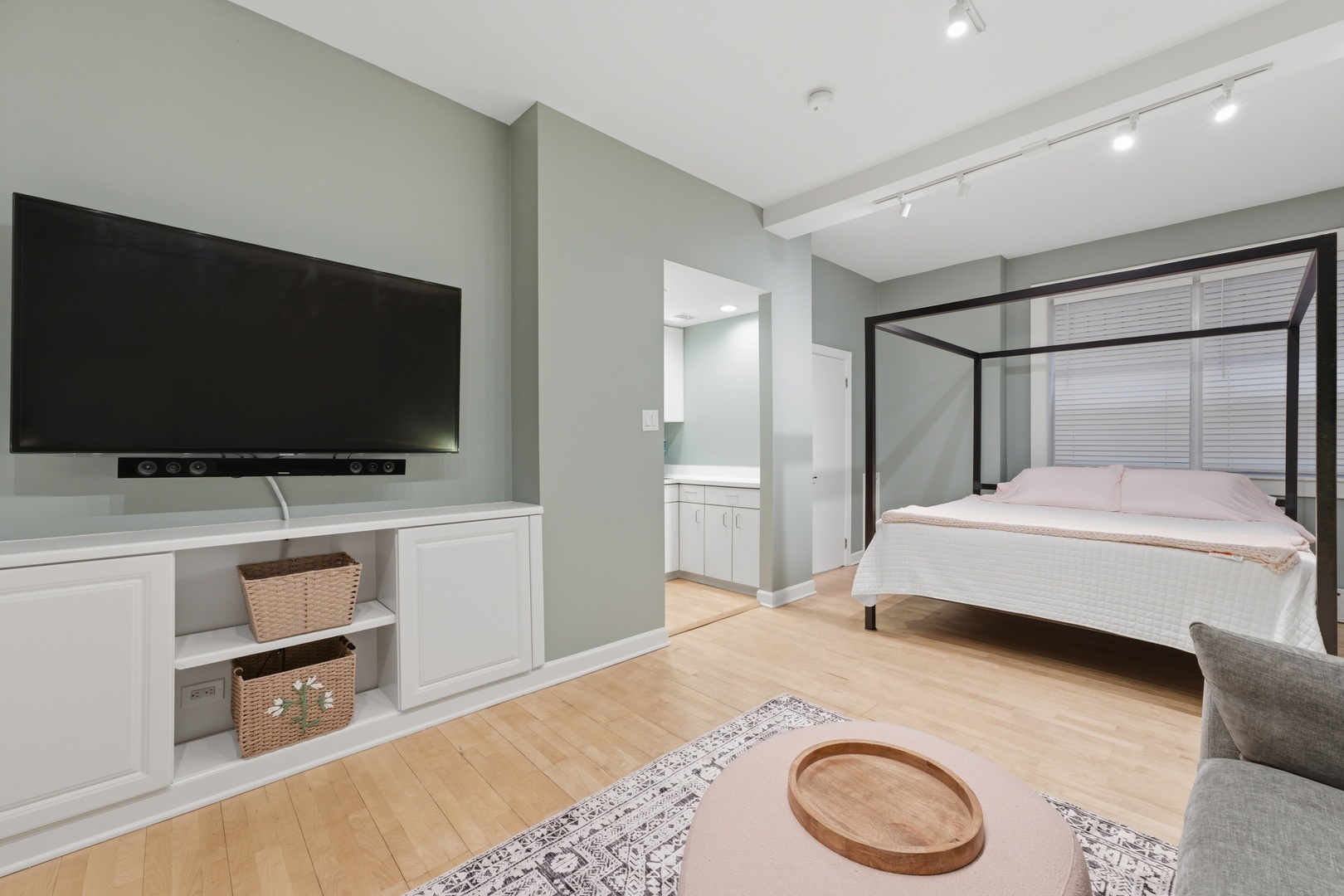 431 W Oakdale Avenue 1C