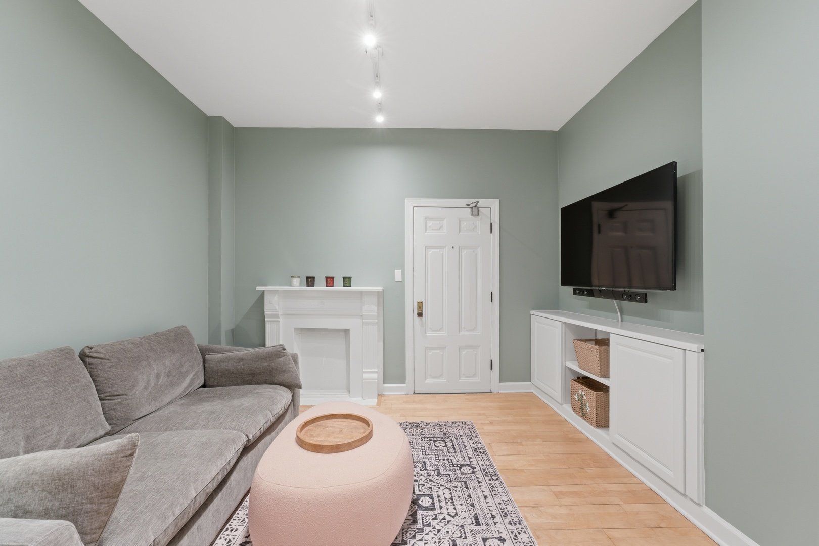 431 W Oakdale Avenue 1C