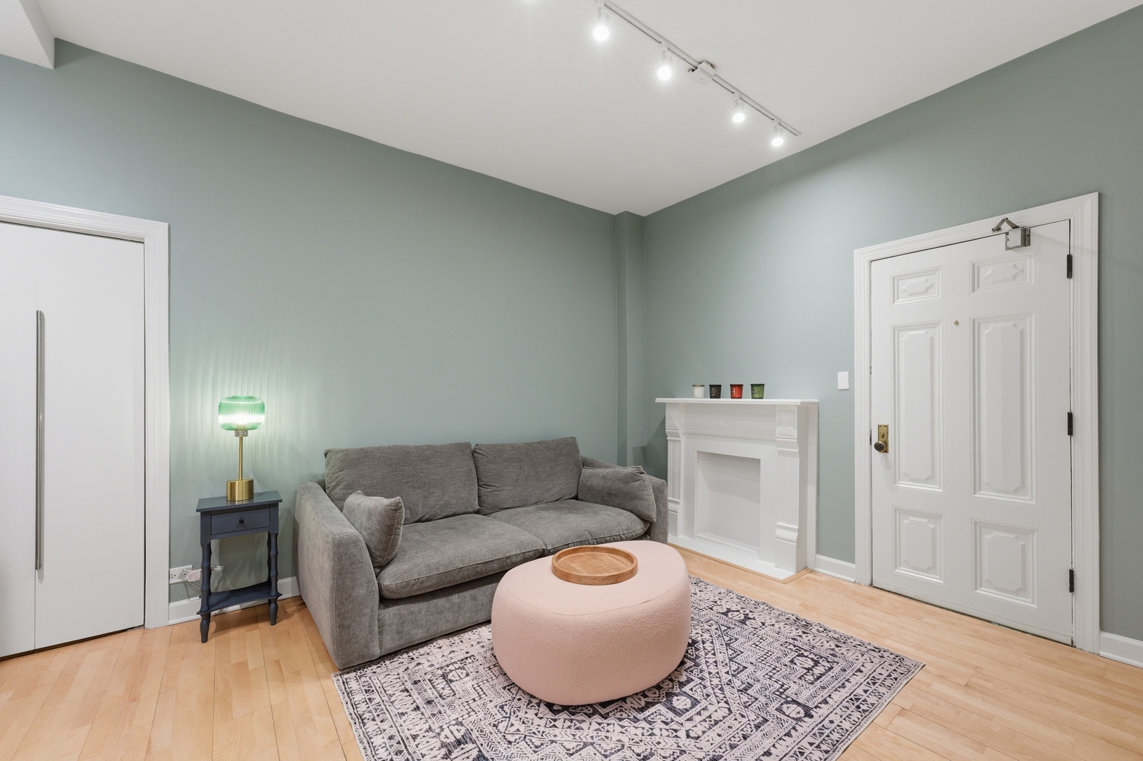 431 W Oakdale Avenue 1C