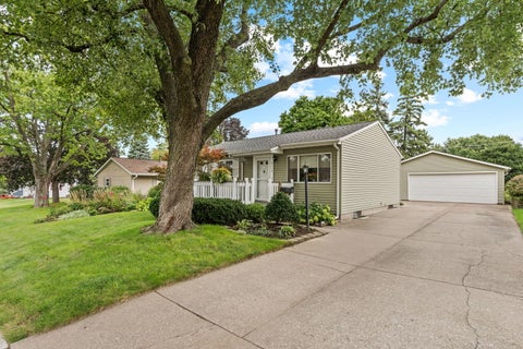 Tiny photo for 3113 Welshire Drive, Bettendorf, IA 52722 (MLS # 12768746)