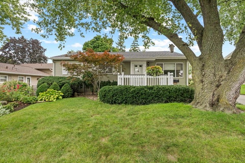 Photo of 3113 Welshire Drive, Bettendorf, IA 52722 (MLS # 12768746)