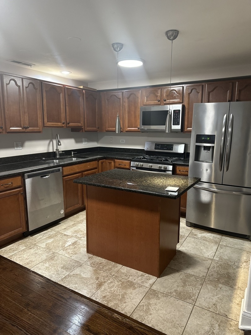 2941 W Belle Plaine Avenue GC