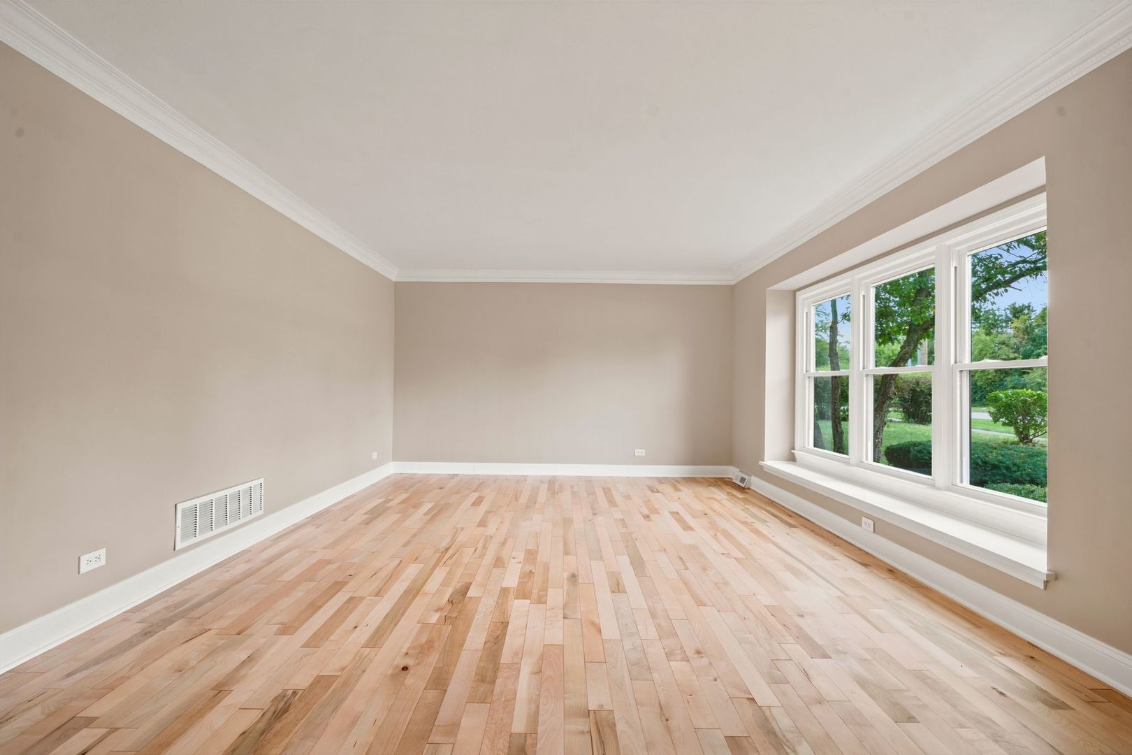 1221 W Sable Drive