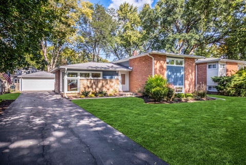 Photo of 252 W Pleasant Hill Boulevard, Palatine, IL 60067 (MLS # 12778242)