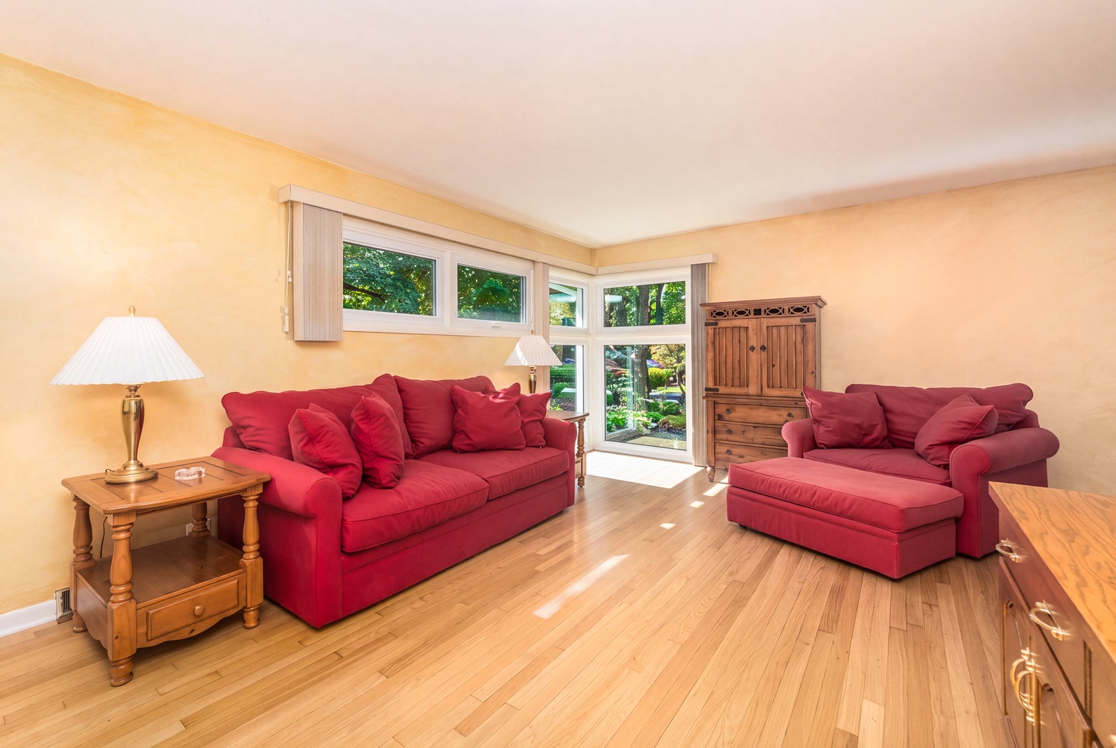252 W Pleasant Hill Boulevard
