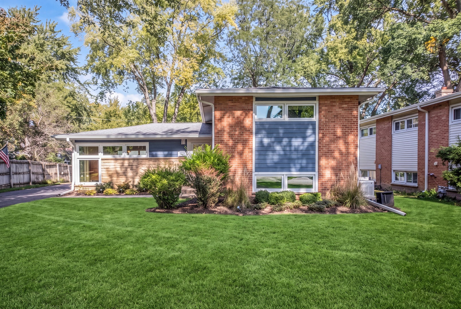 252 W Pleasant Hill Boulevard