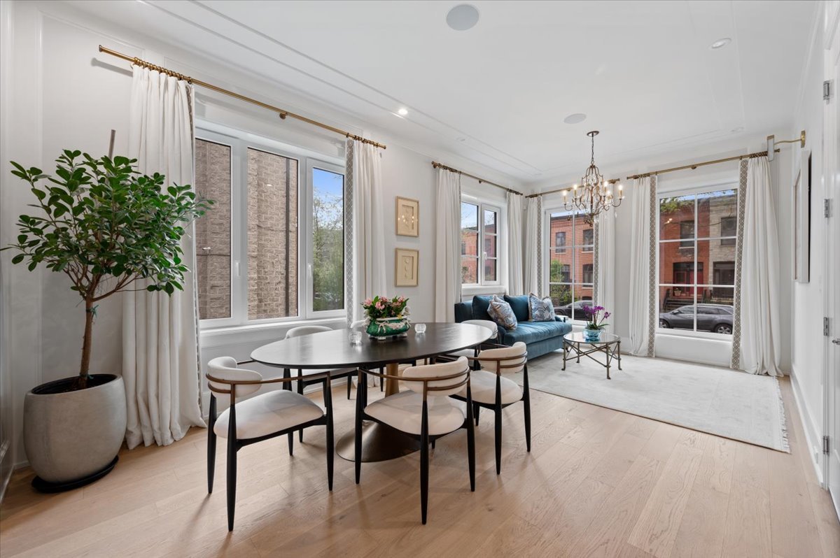 2711 N Dayton Street 1