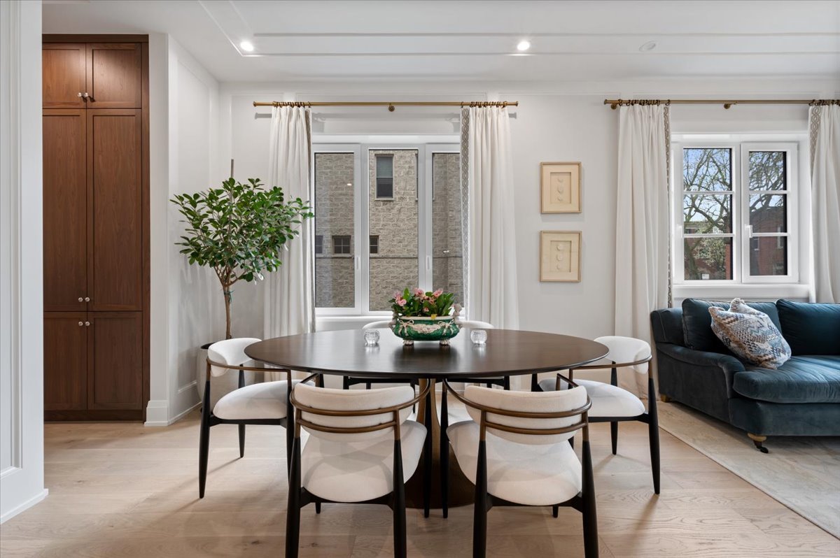 2711 N Dayton Street 1