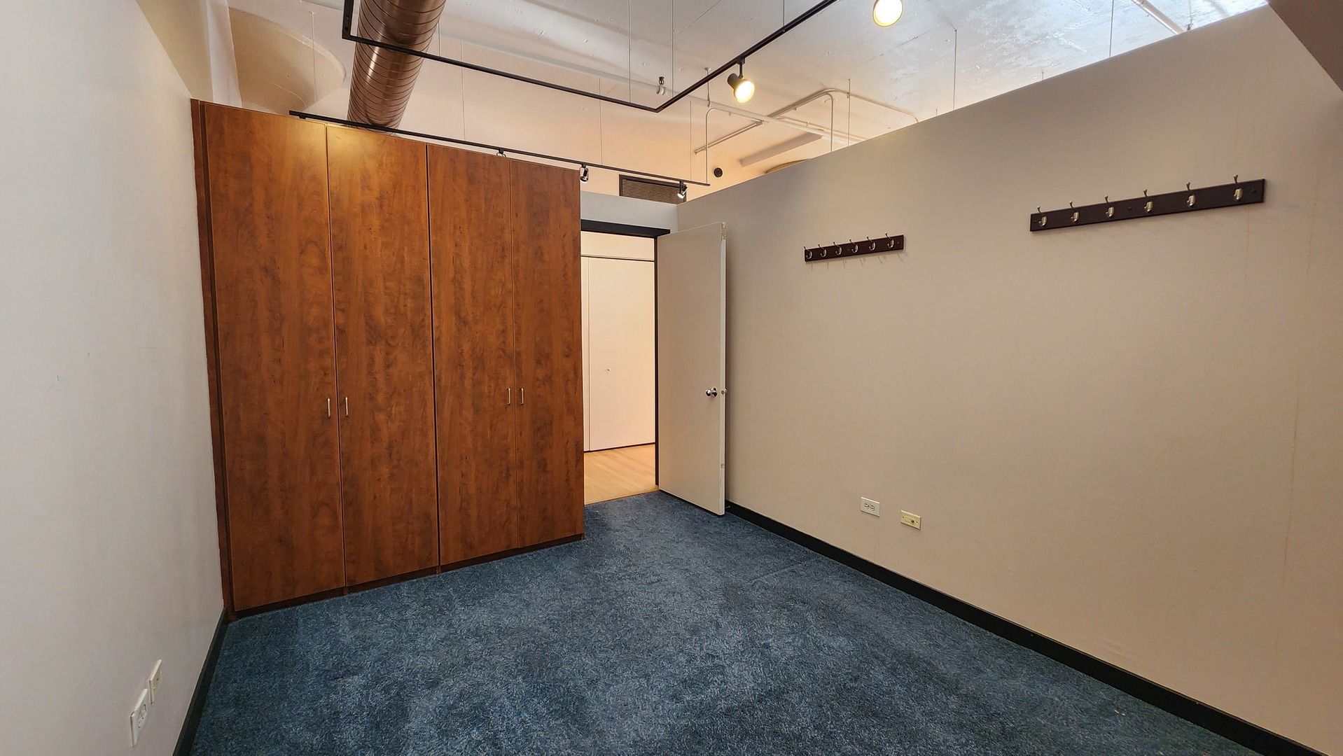 333 W Hubbard Street 323