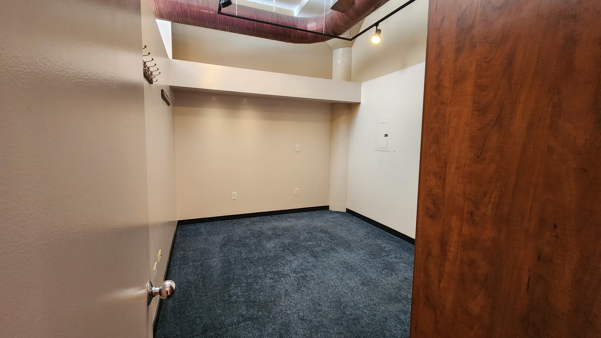 333 W Hubbard Street 323