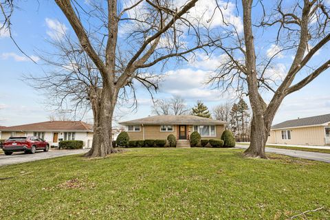 Tiny photo for 2701 Lee Street, Melrose Park, IL 60164 (MLS # 12615713)