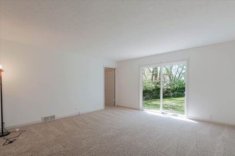 Tiny photo for 1213 Barker Street, Bloomington, IL 61701 (MLS # 12608285)