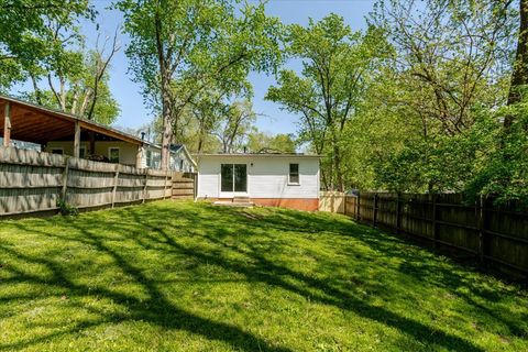 Tiny photo for 1213 Barker Street, Bloomington, IL 61701 (MLS # 12608285)