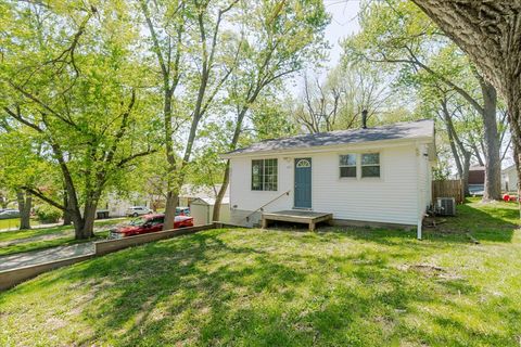 Tiny photo for 1213 Barker Street, Bloomington, IL 61701 (MLS # 12608285)